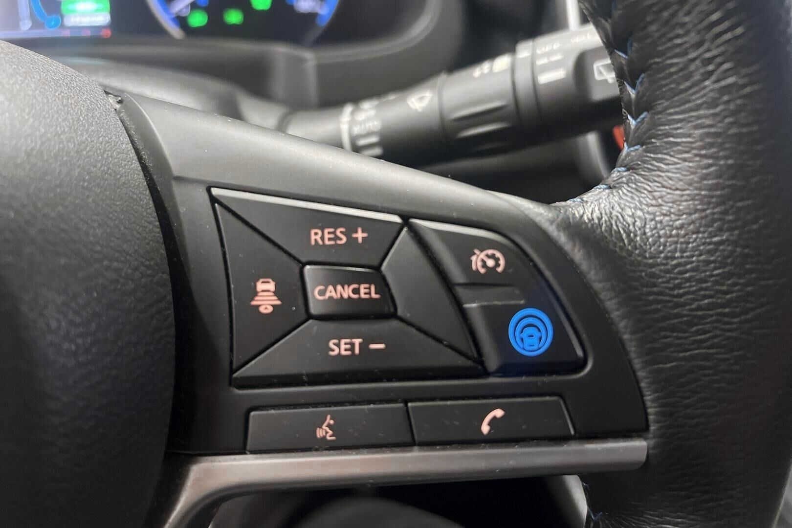 Nissan Leaf iso kuva 16