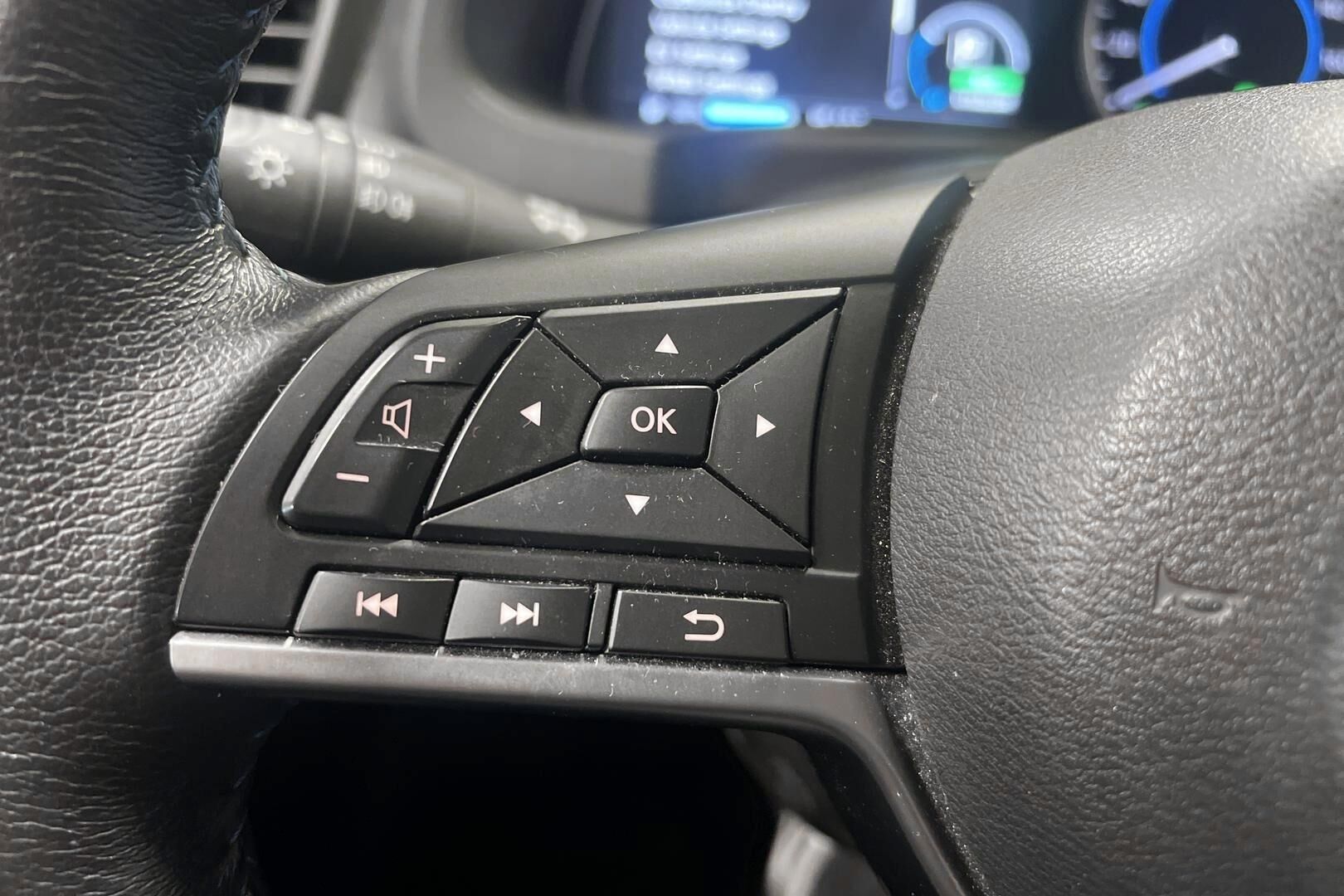 Nissan Leaf iso kuva 17
