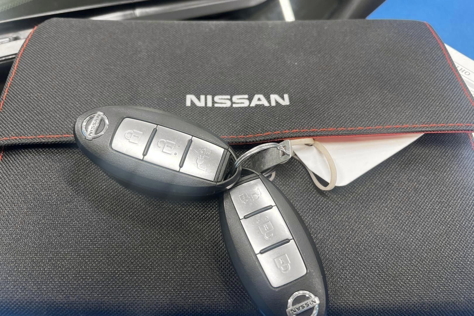 Nissan Leaf iso kuva 24