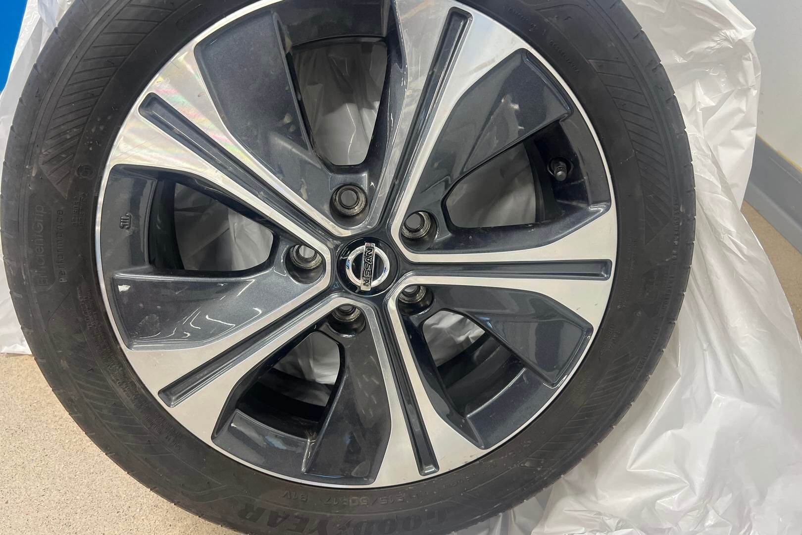 Nissan Leaf iso kuva 26
