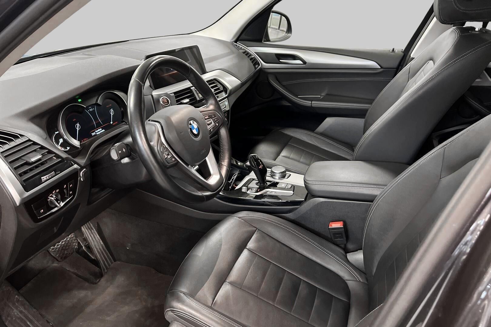 BMW X3 iso kuva 9