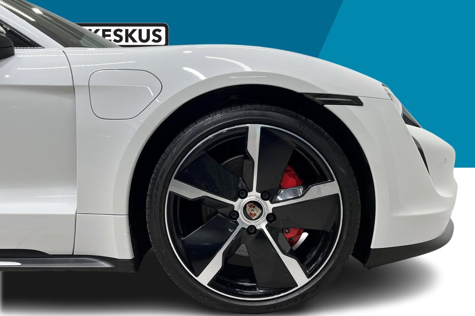 Porsche Taycan iso kuva 11