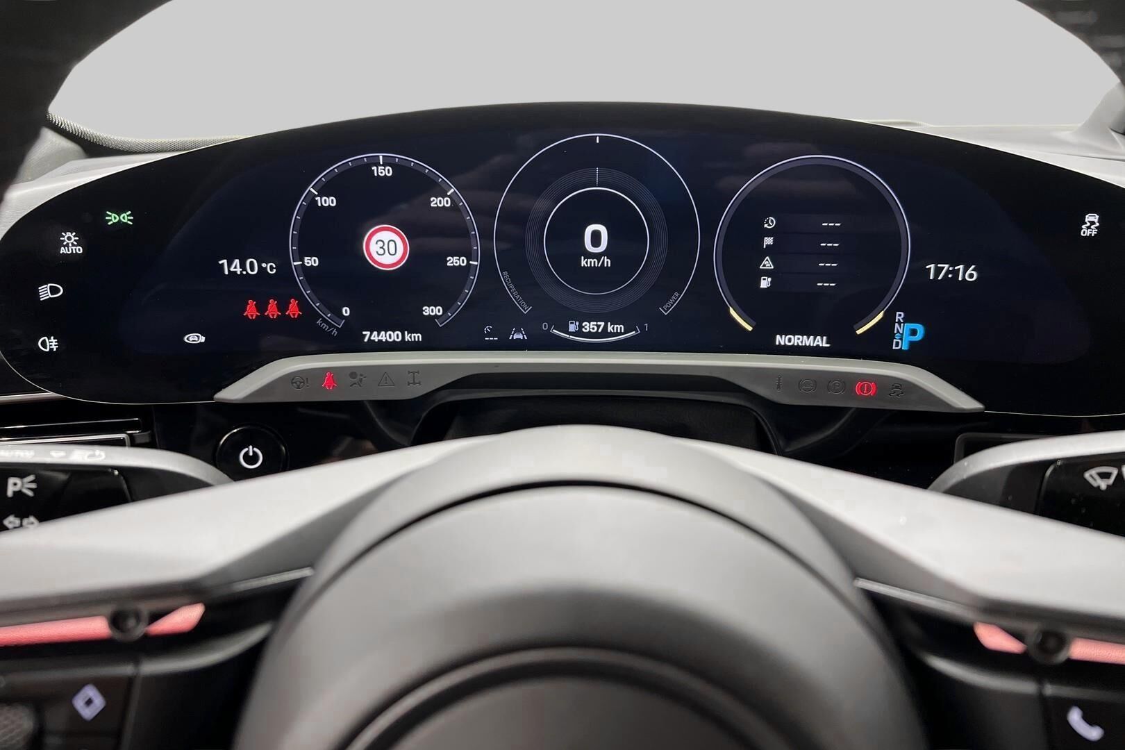 Porsche Taycan iso kuva 12