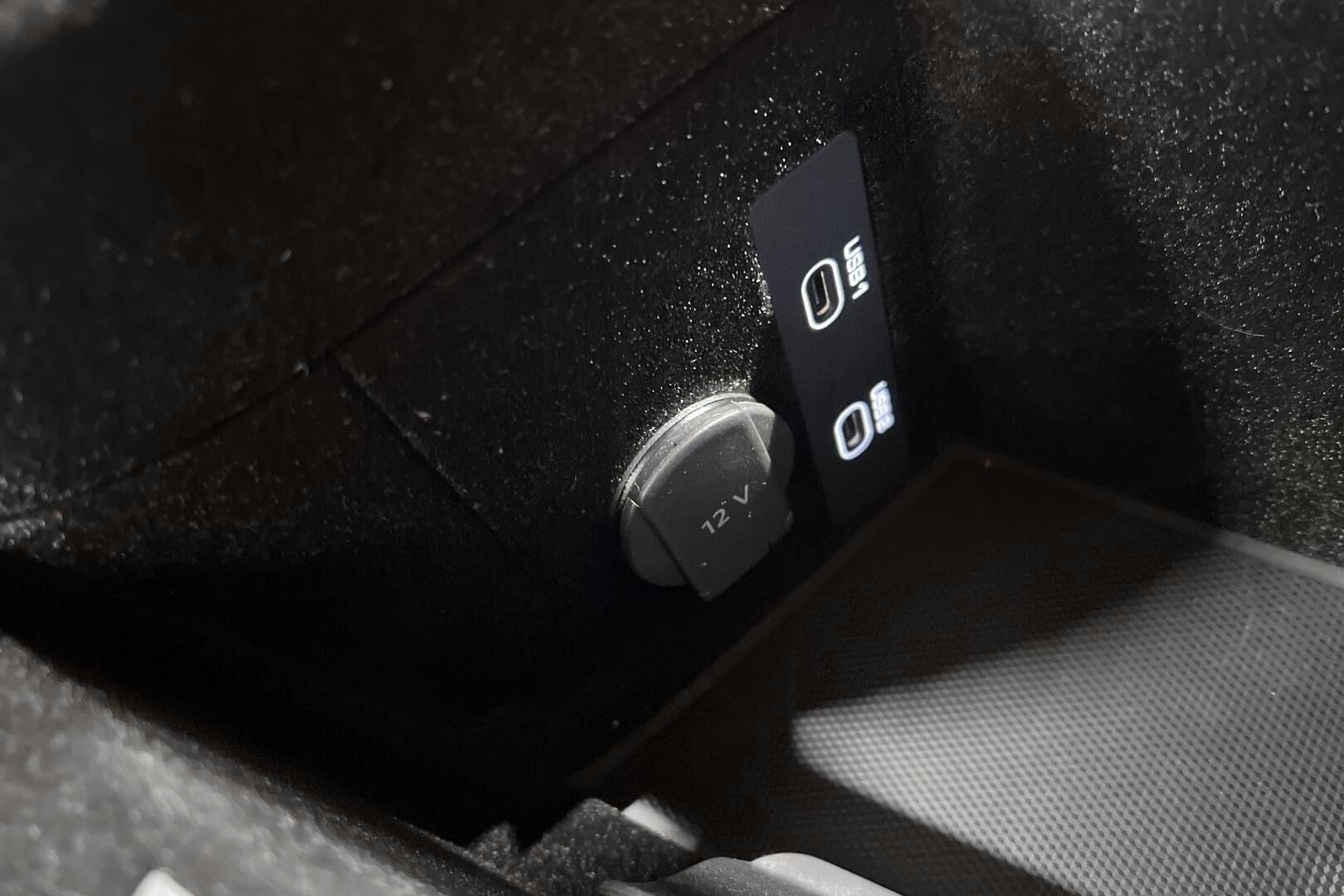 Porsche Taycan iso kuva 28