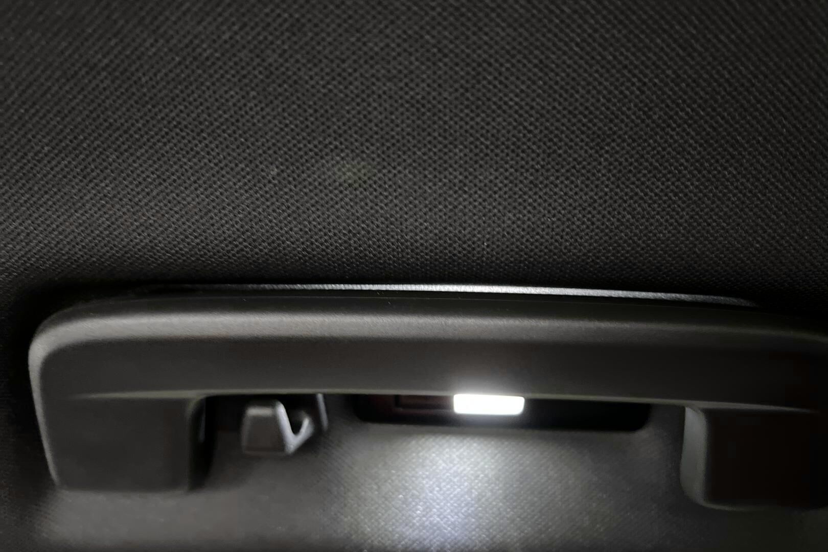 Porsche Taycan iso kuva 37