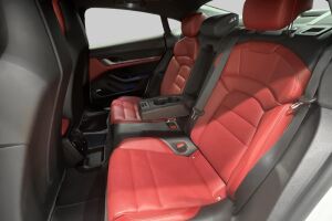 Porsche Taycan esikatselu 40