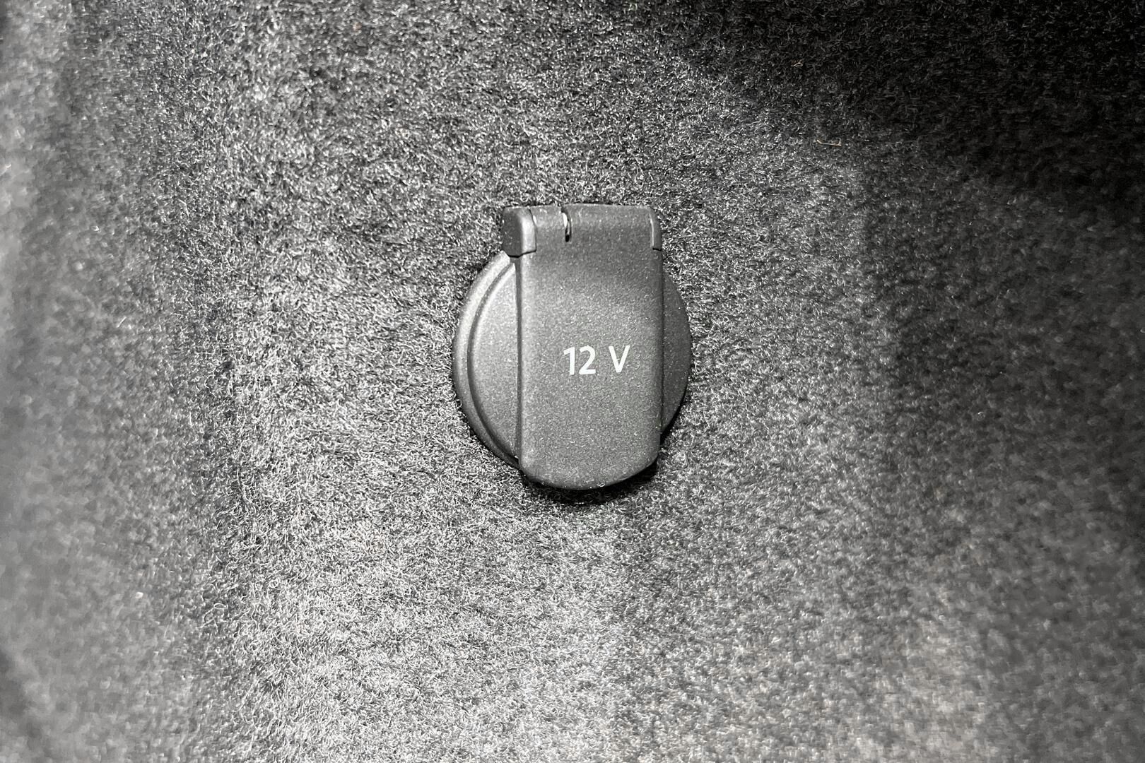 Porsche Taycan iso kuva 41