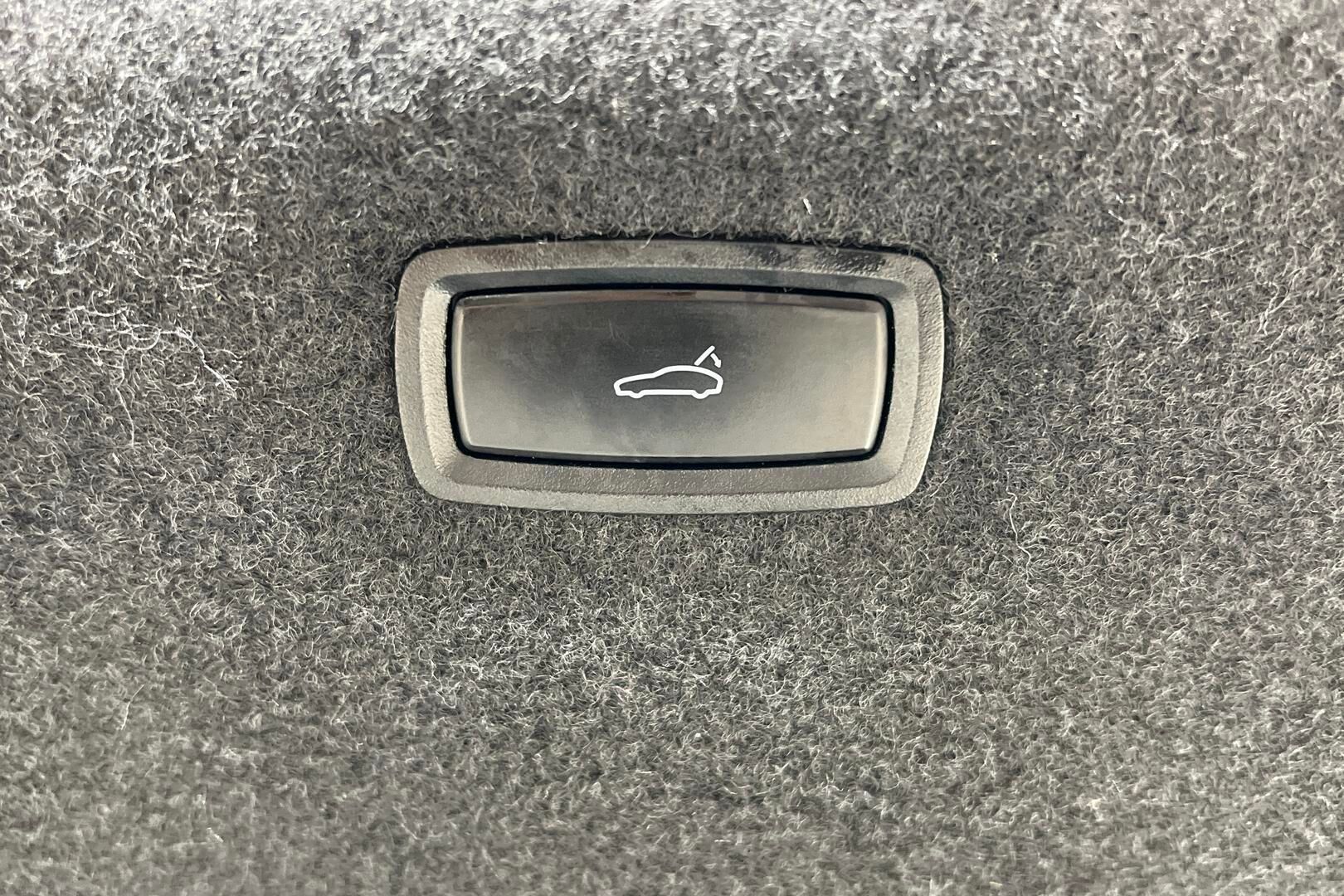 Porsche Taycan iso kuva 42