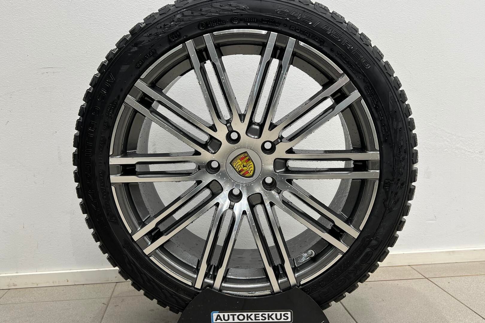 Porsche Taycan iso kuva 43