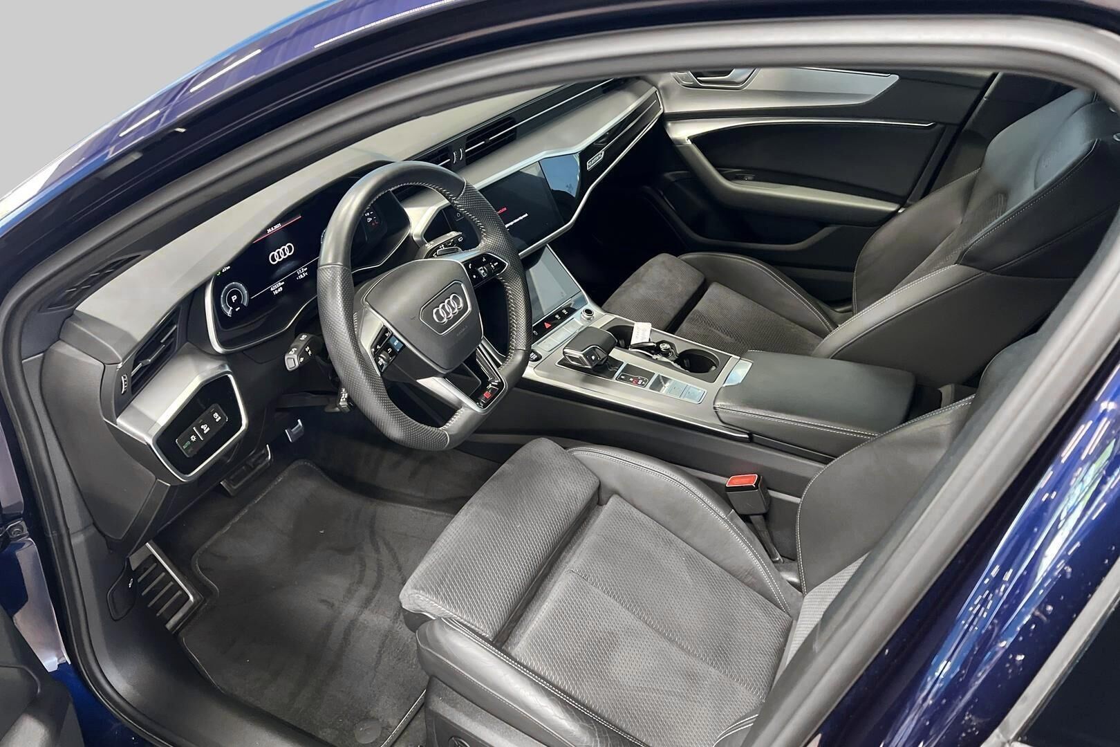 Audi A6 iso kuva 8