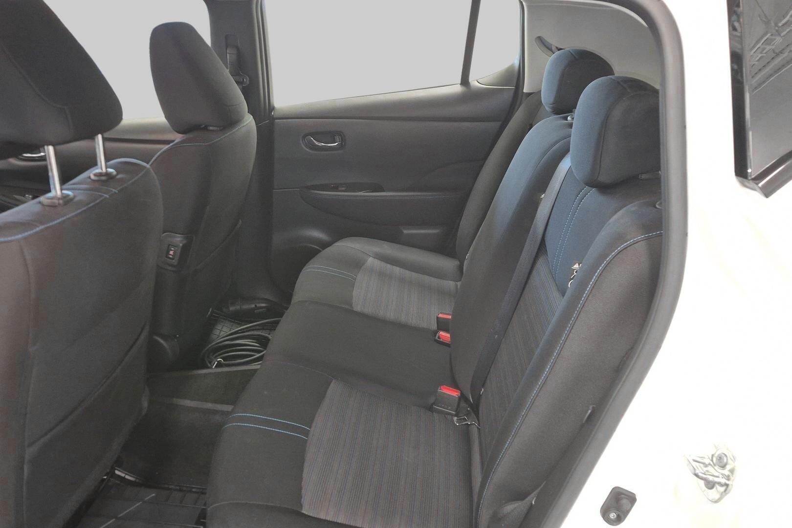Nissan Leaf iso kuva 10