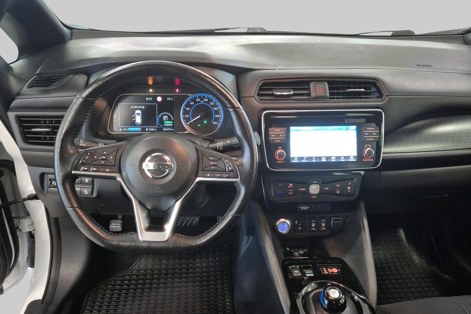 Nissan Leaf iso kuva 11