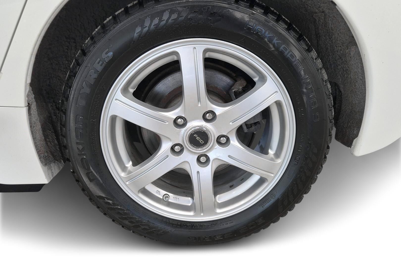 Nissan Leaf iso kuva 13