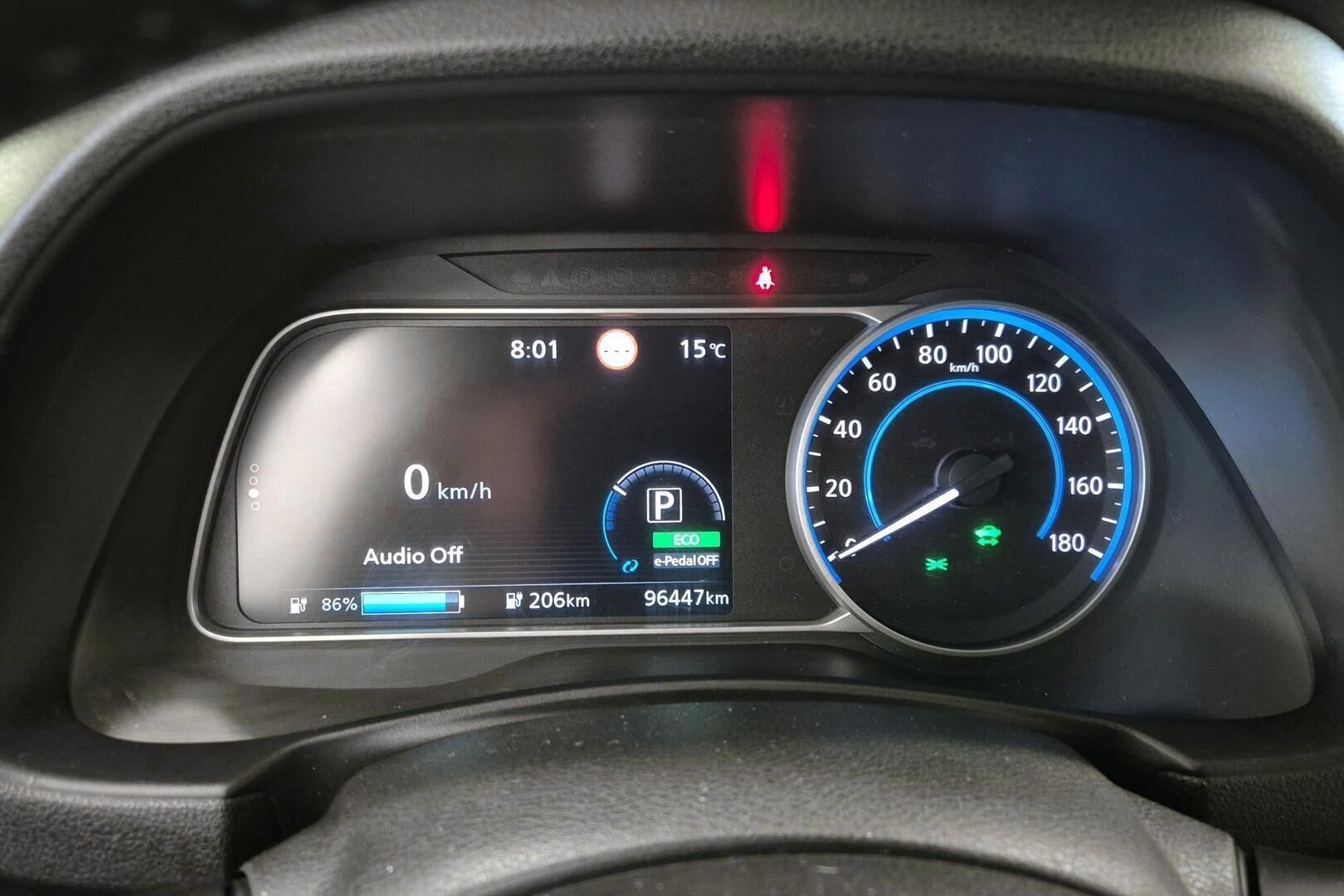 Nissan Leaf iso kuva 14