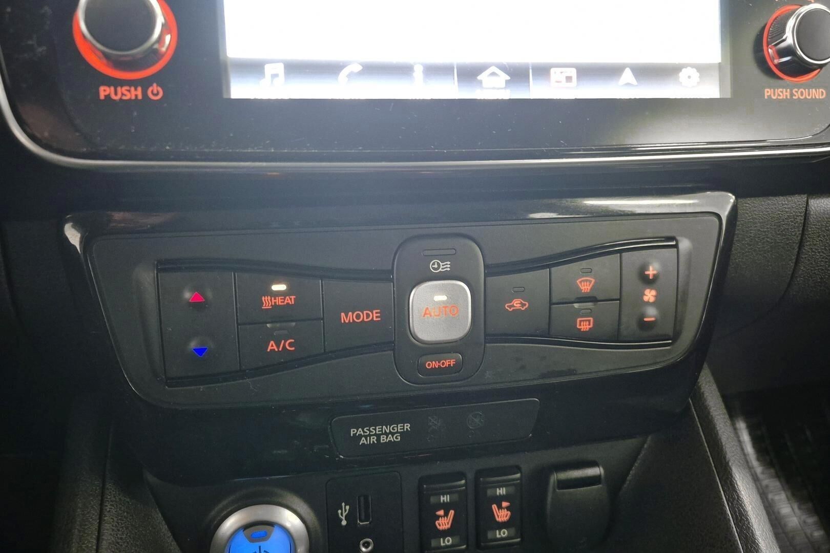 Nissan Leaf iso kuva 16