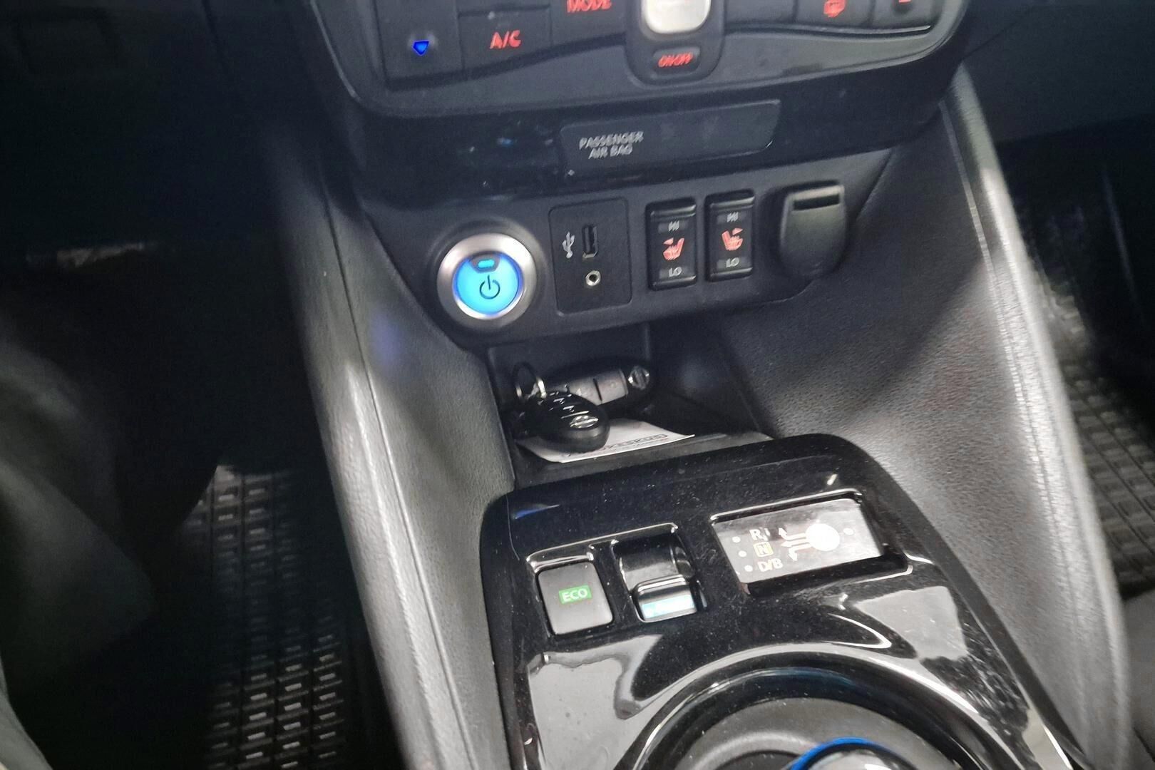 Nissan Leaf iso kuva 17