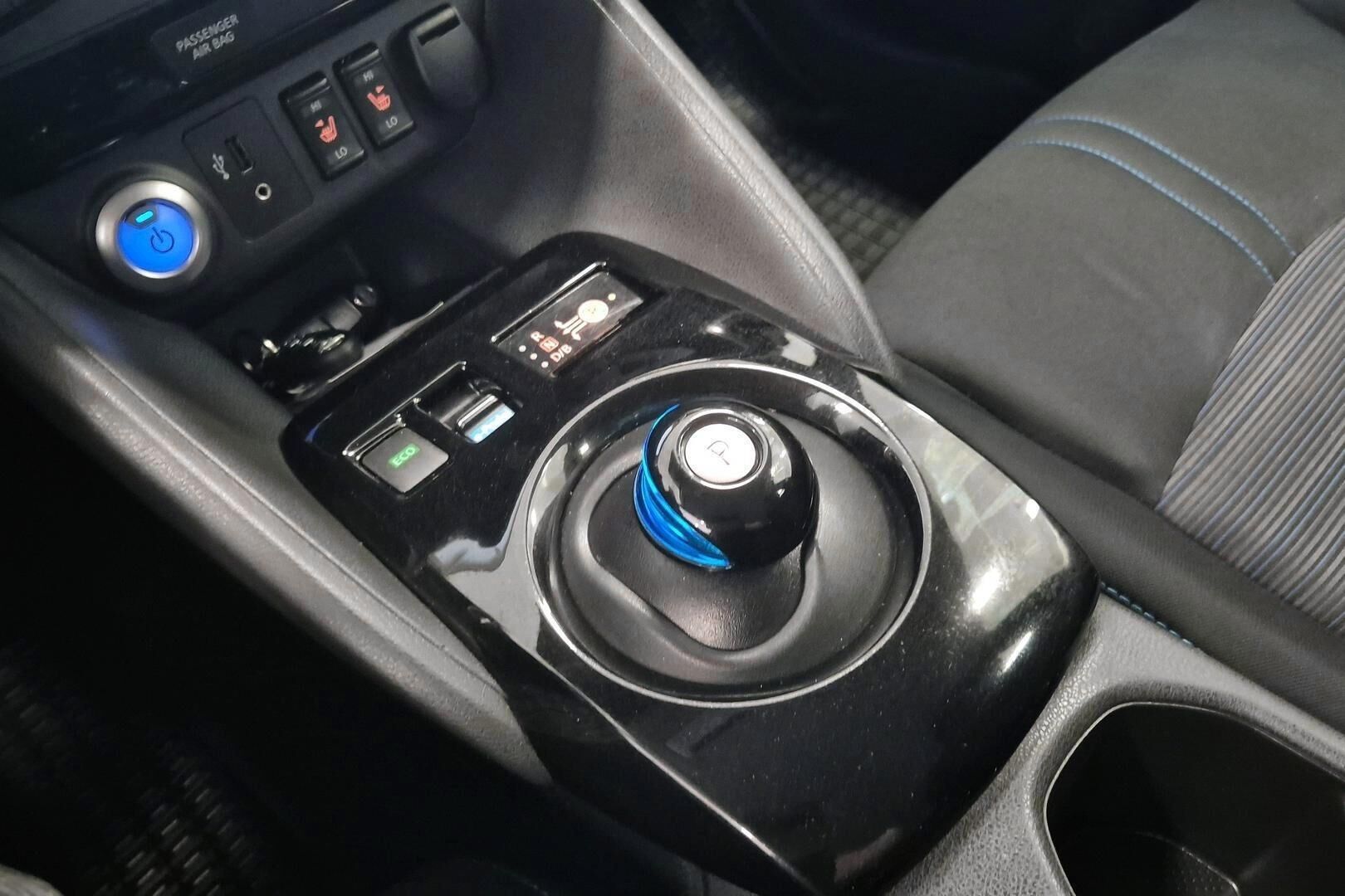 Nissan Leaf iso kuva 18