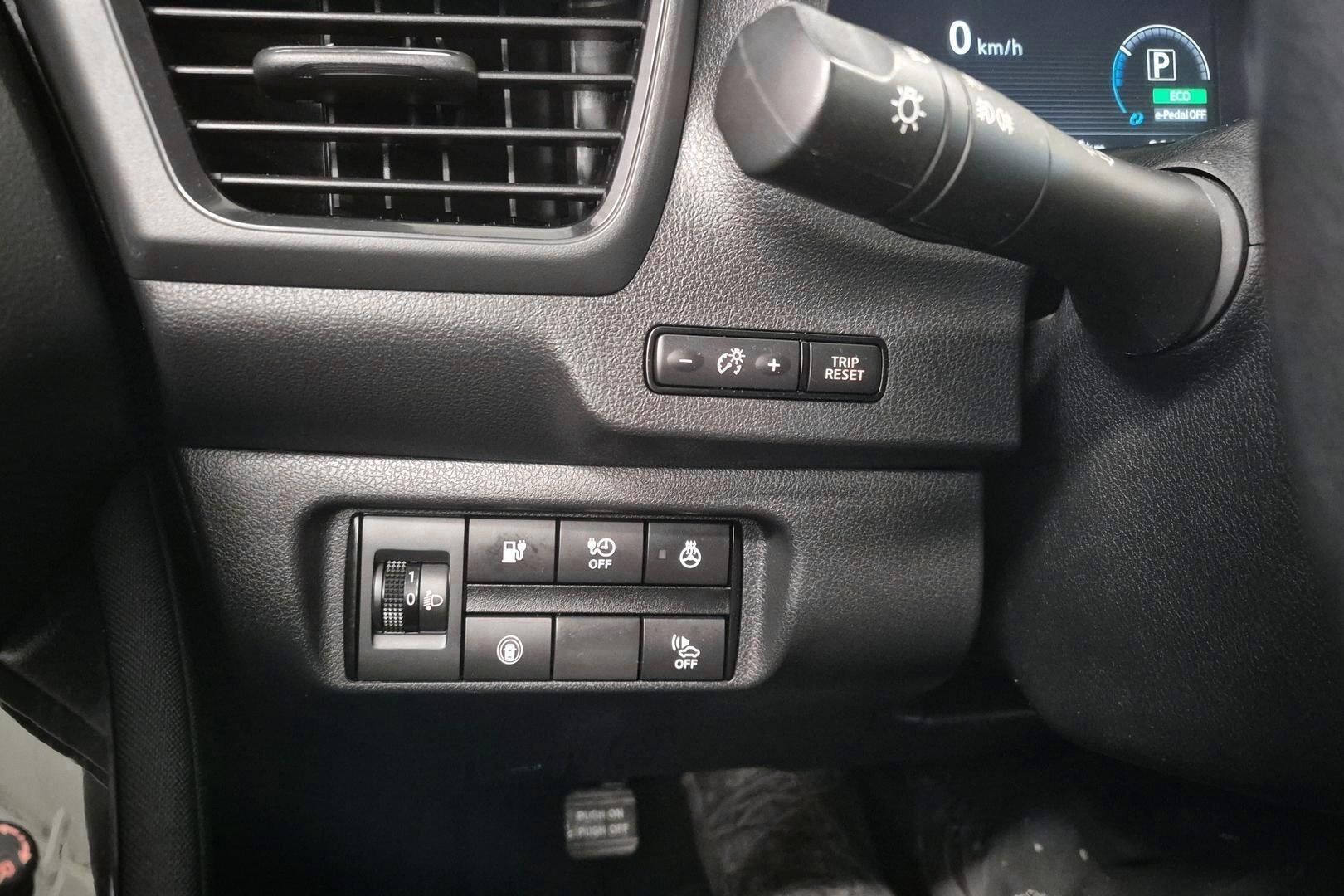 Nissan Leaf iso kuva 22