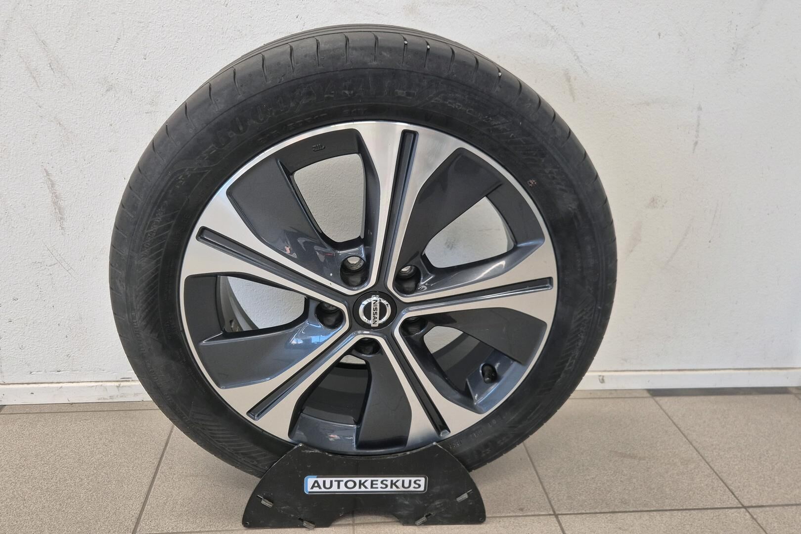 Nissan Leaf iso kuva 23