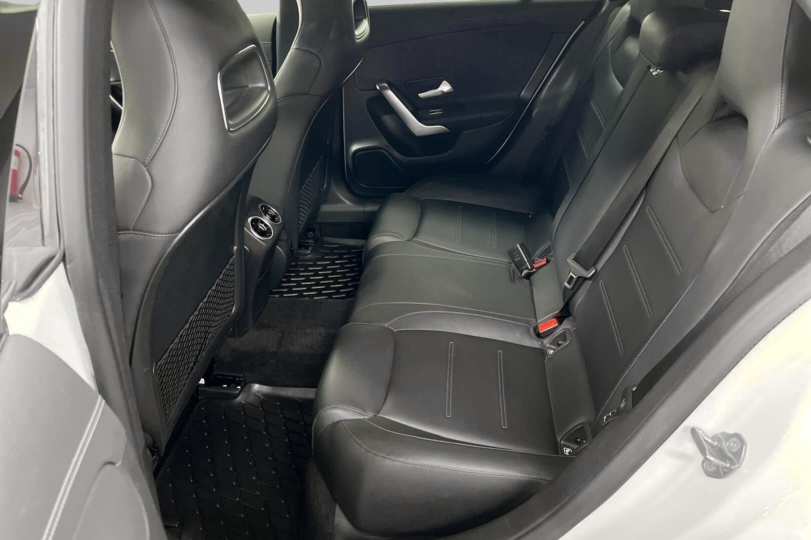 Mercedes-Benz CLA iso kuva 10