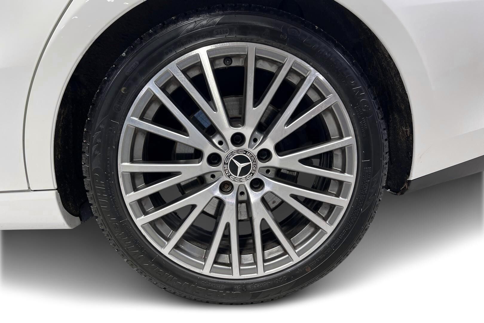 Mercedes-Benz CLA iso kuva 13