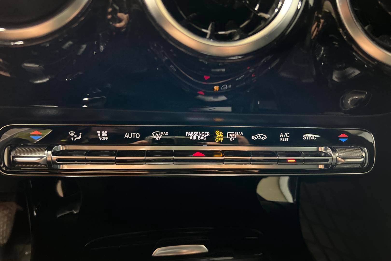 Mercedes-Benz CLA iso kuva 16