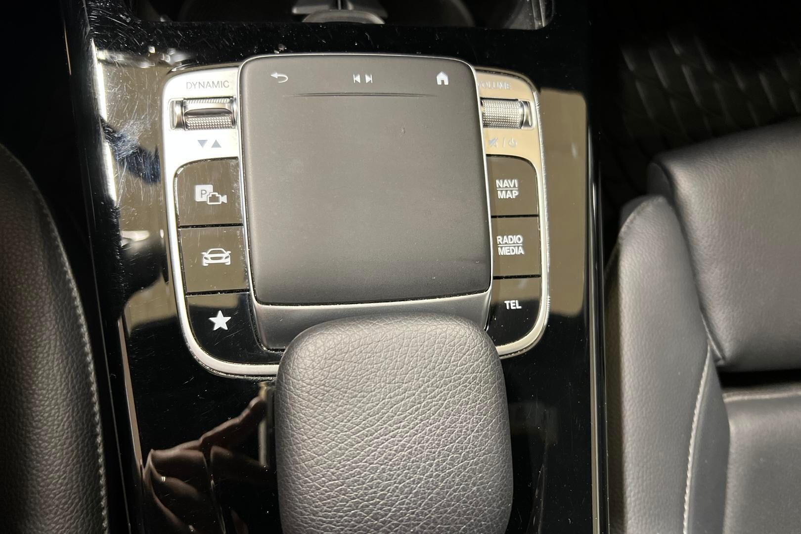 Mercedes-Benz CLA iso kuva 17