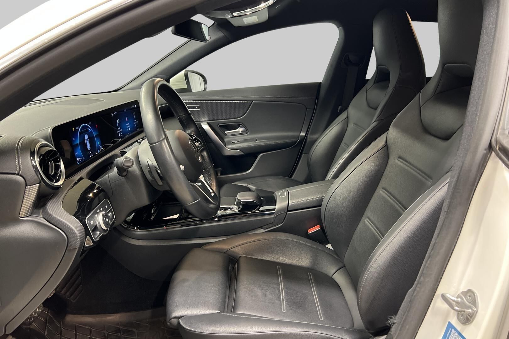 Mercedes-Benz CLA iso kuva 9