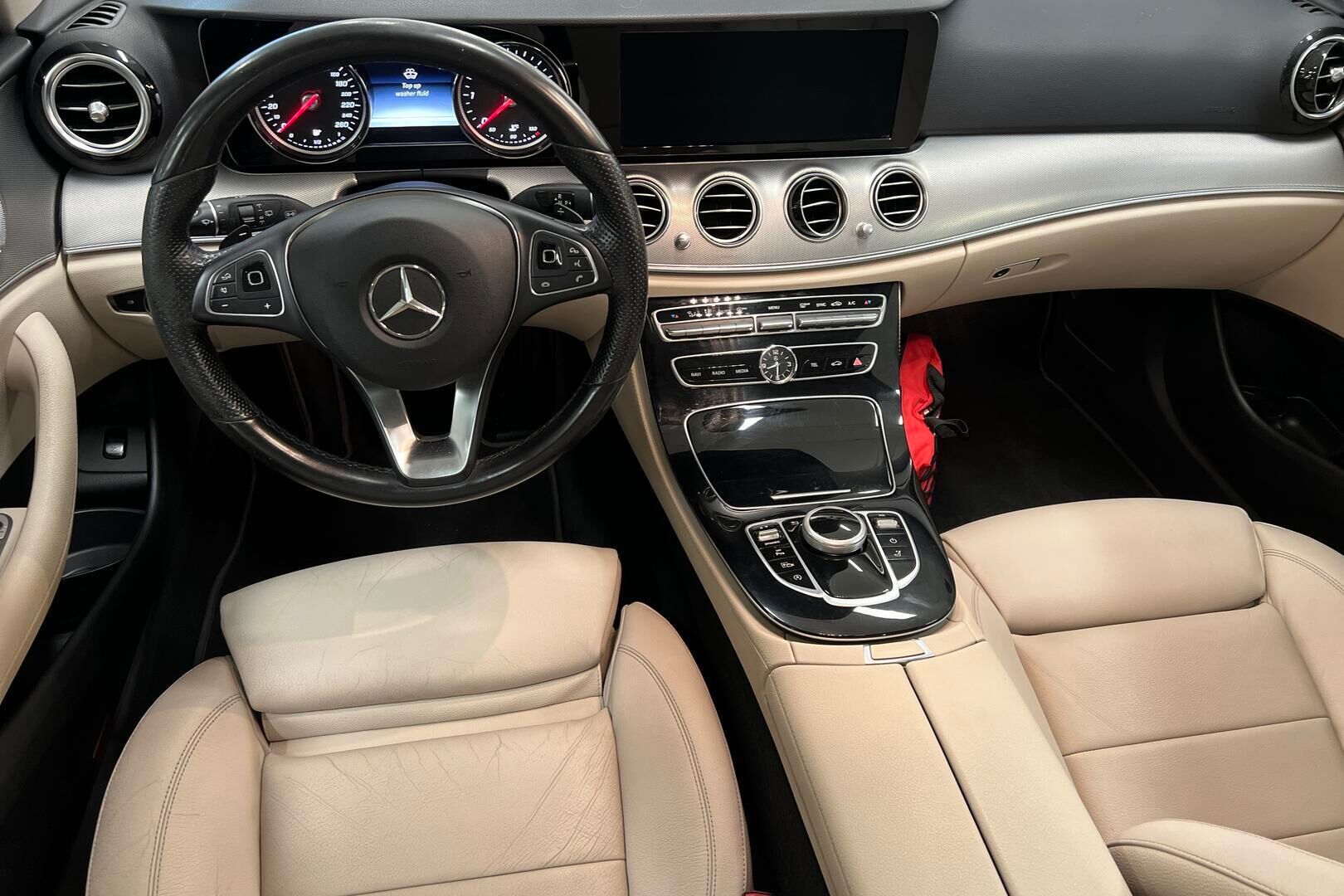 Mercedes-Benz E iso kuva 11