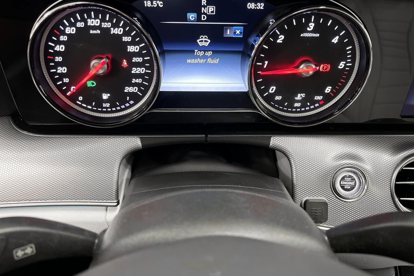 Mercedes-Benz E iso kuva 14