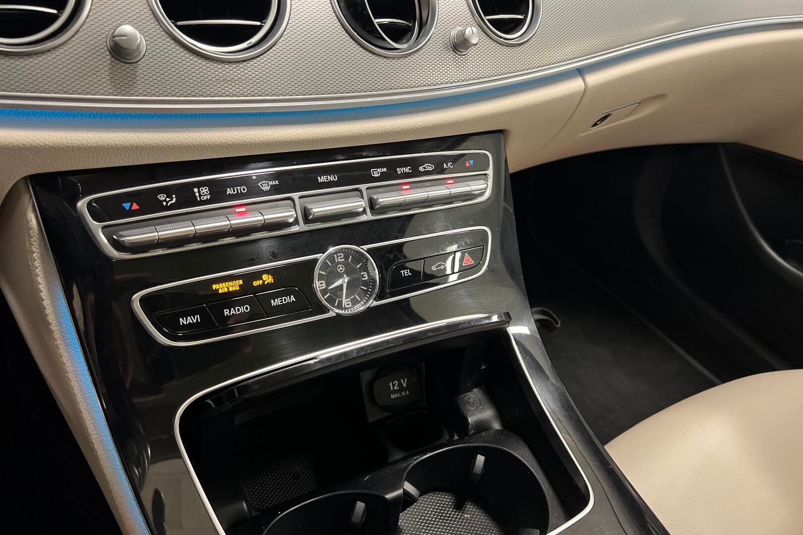 Mercedes-Benz E iso kuva 19