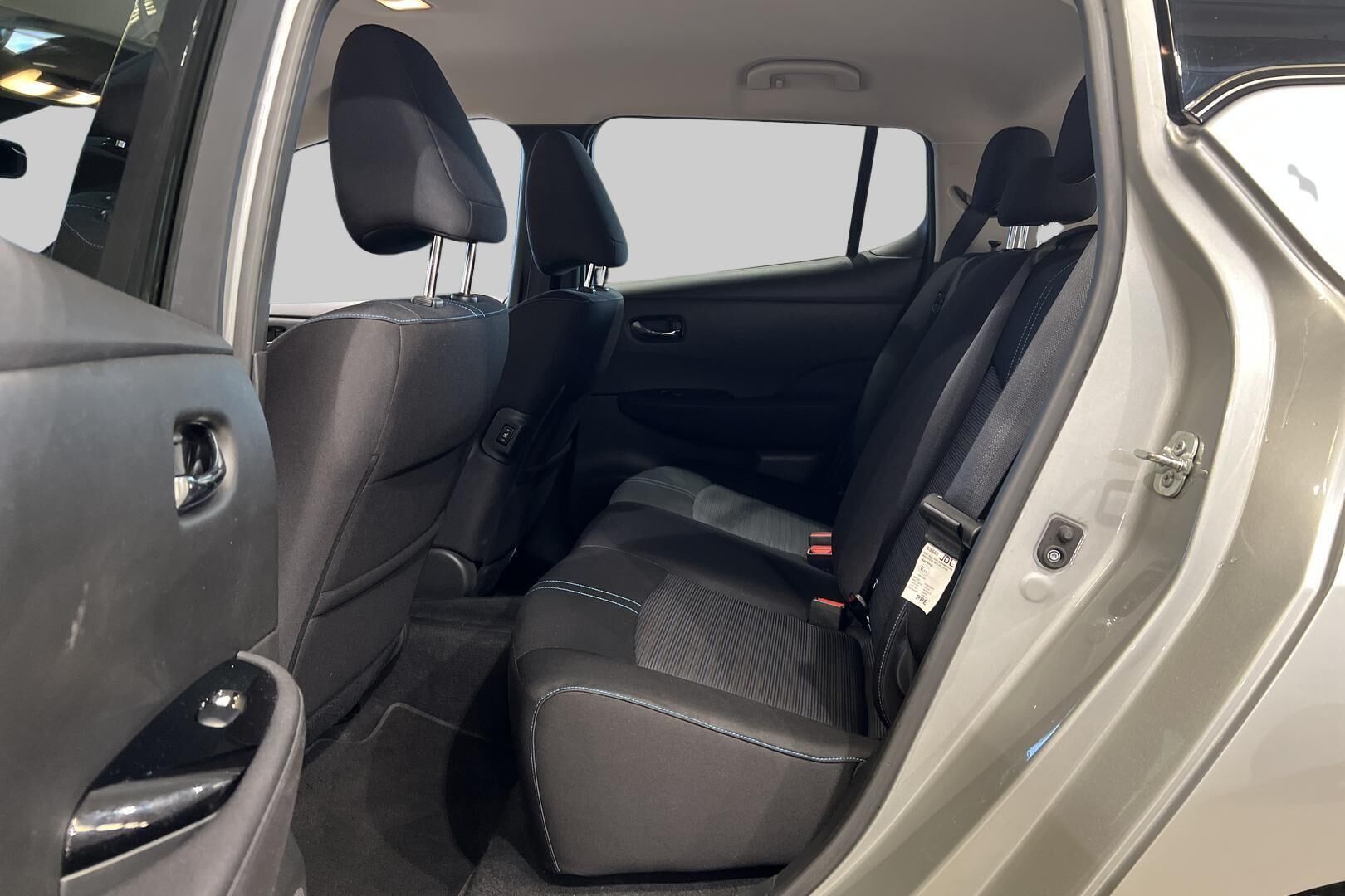 Nissan Leaf iso kuva 10