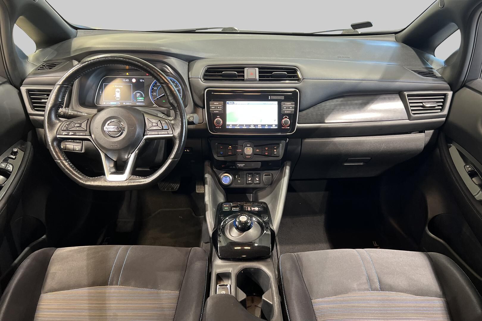 Nissan Leaf iso kuva 11