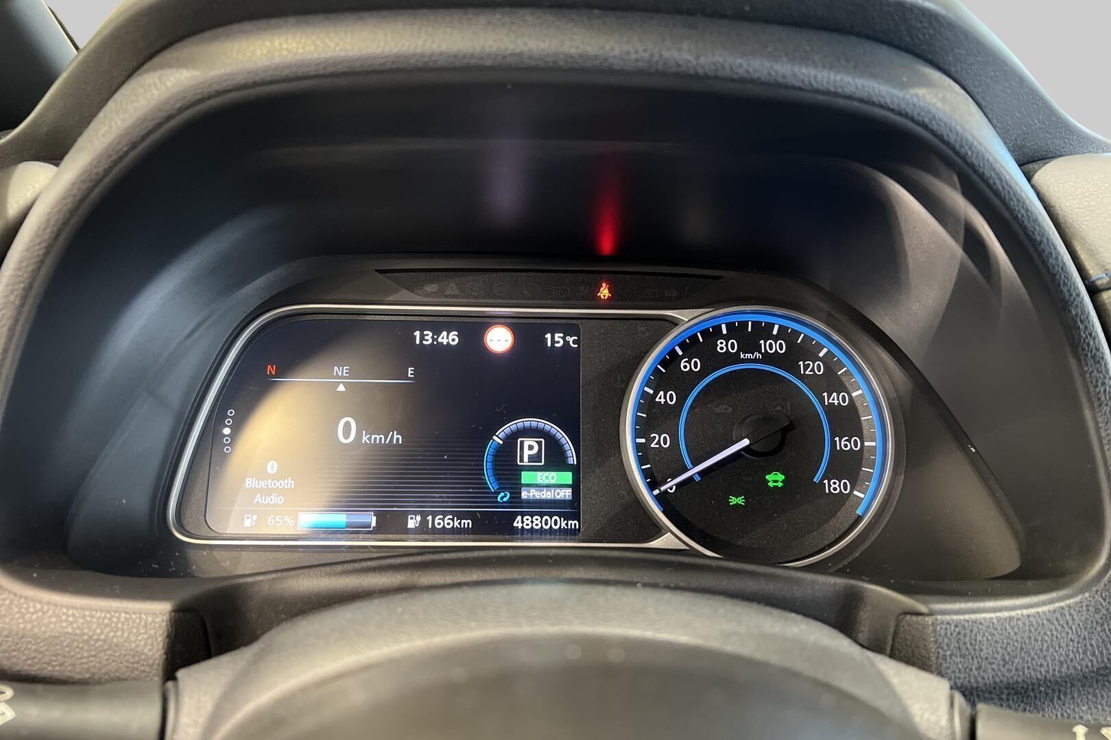 Nissan Leaf iso kuva 14
