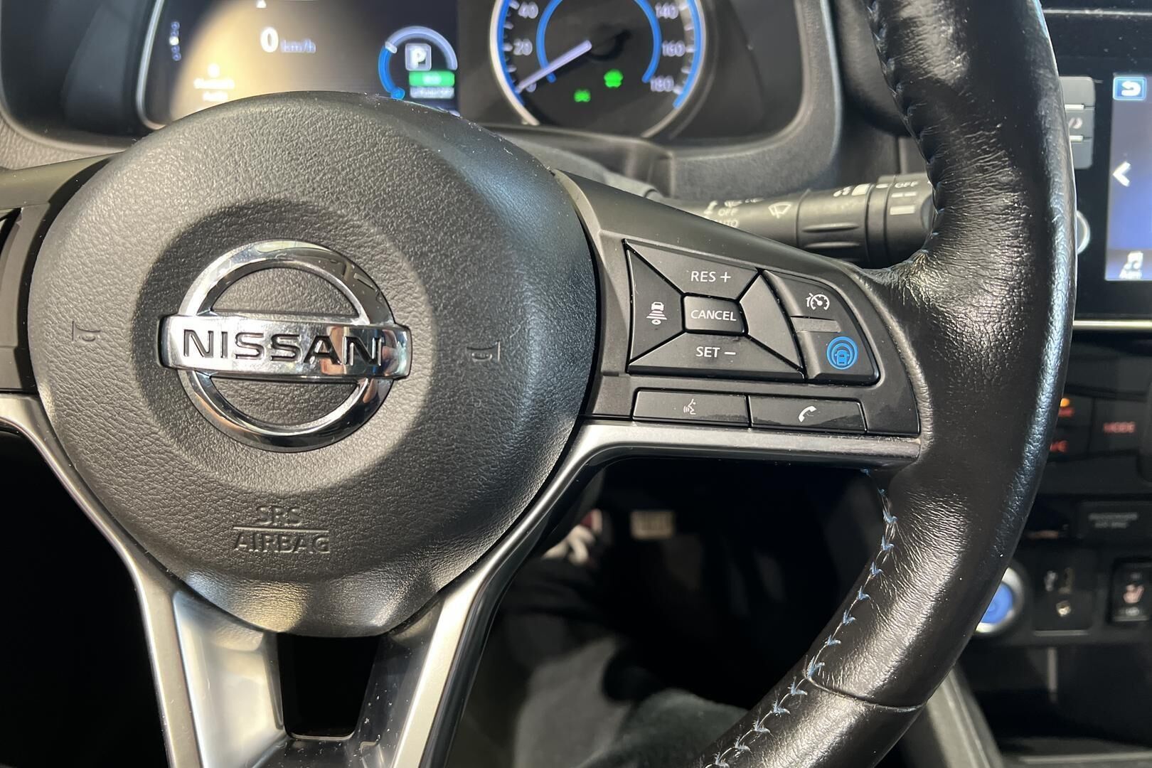 Nissan Leaf iso kuva 21
