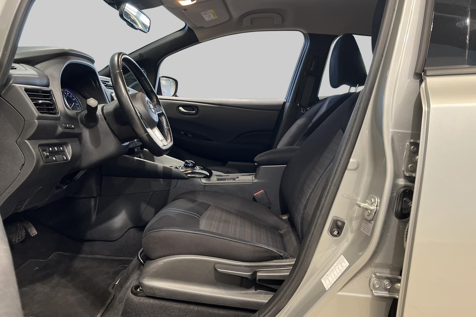 Nissan Leaf iso kuva 9