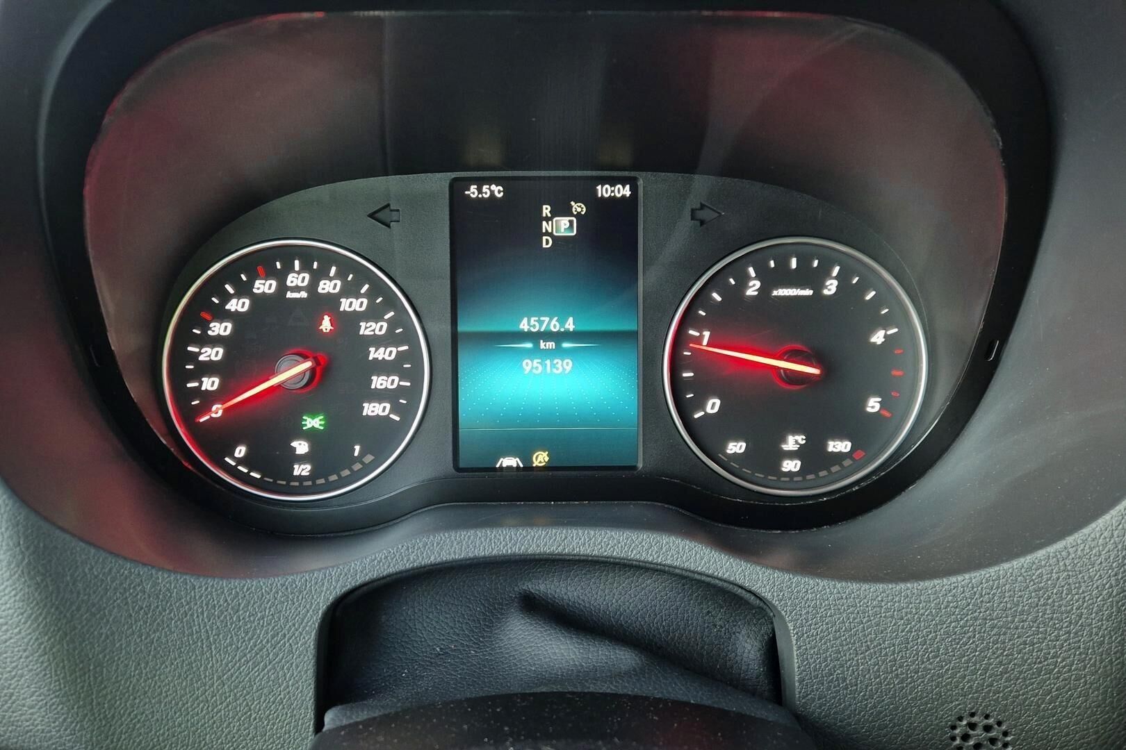 Mercedes-Benz Sprinter iso kuva 13