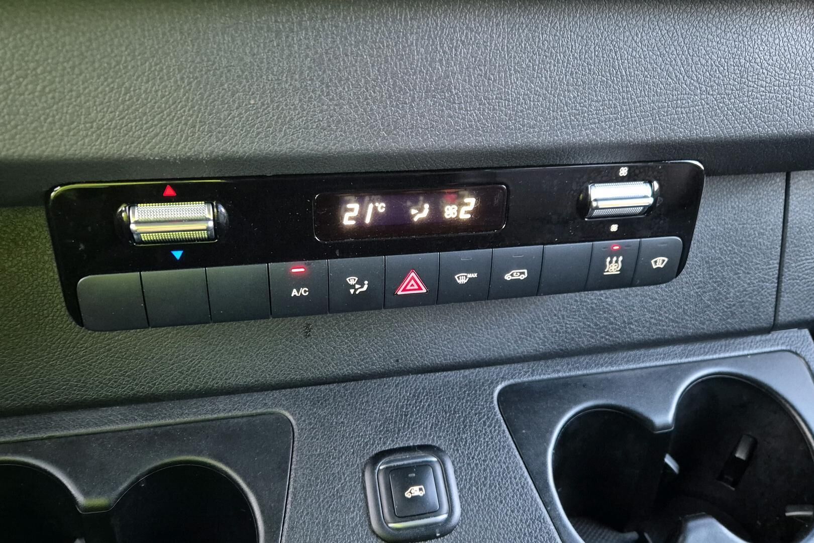 Mercedes-Benz Sprinter iso kuva 16