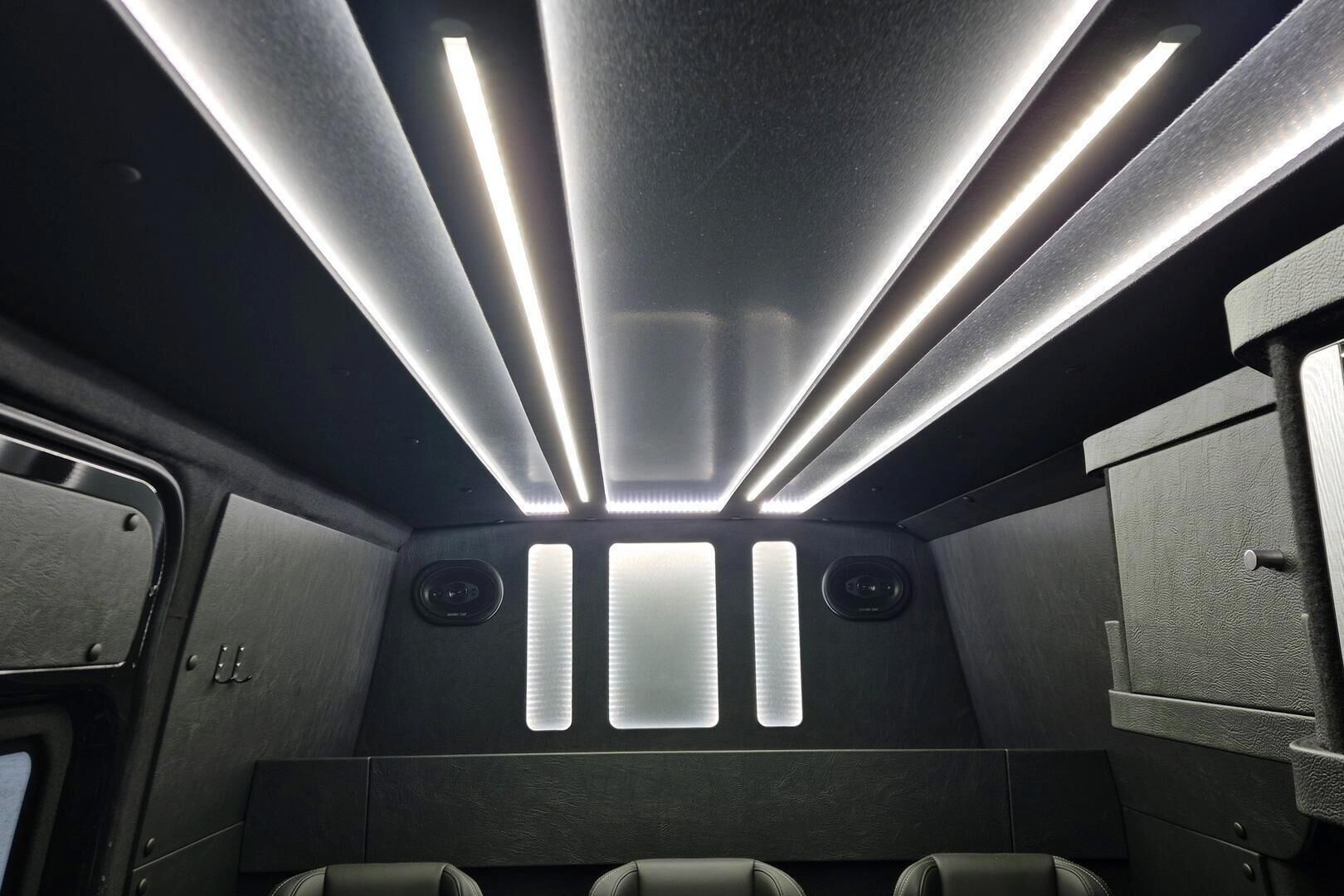 Mercedes-Benz Sprinter iso kuva 24