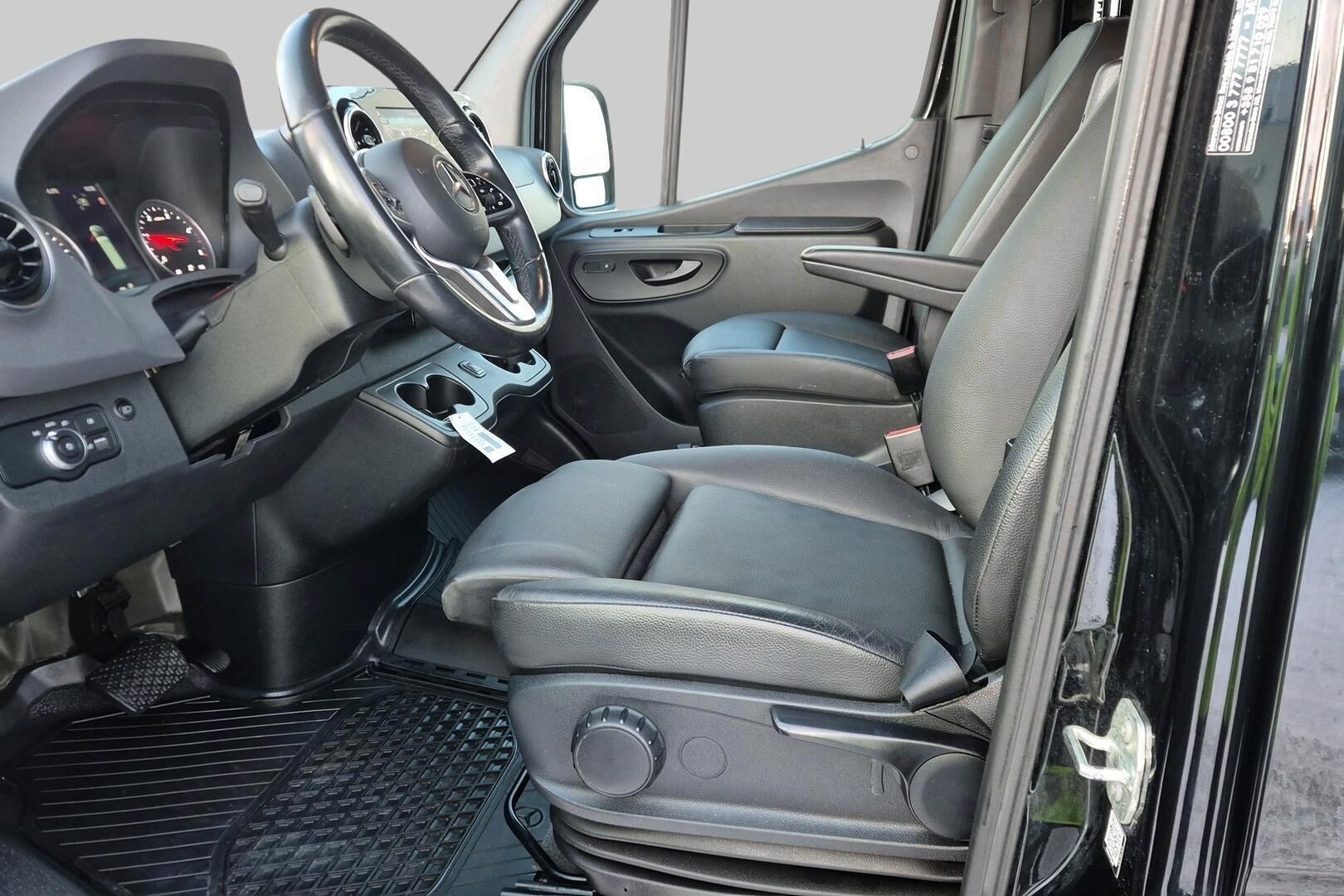 Mercedes-Benz Sprinter iso kuva 8