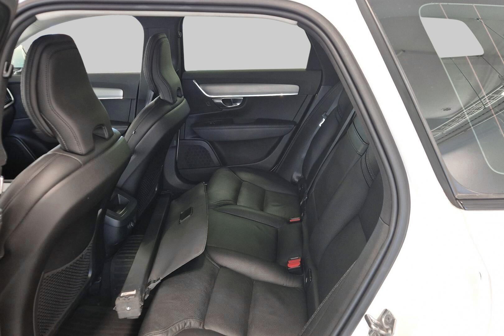 Volvo V90 Cross Country iso kuva 10