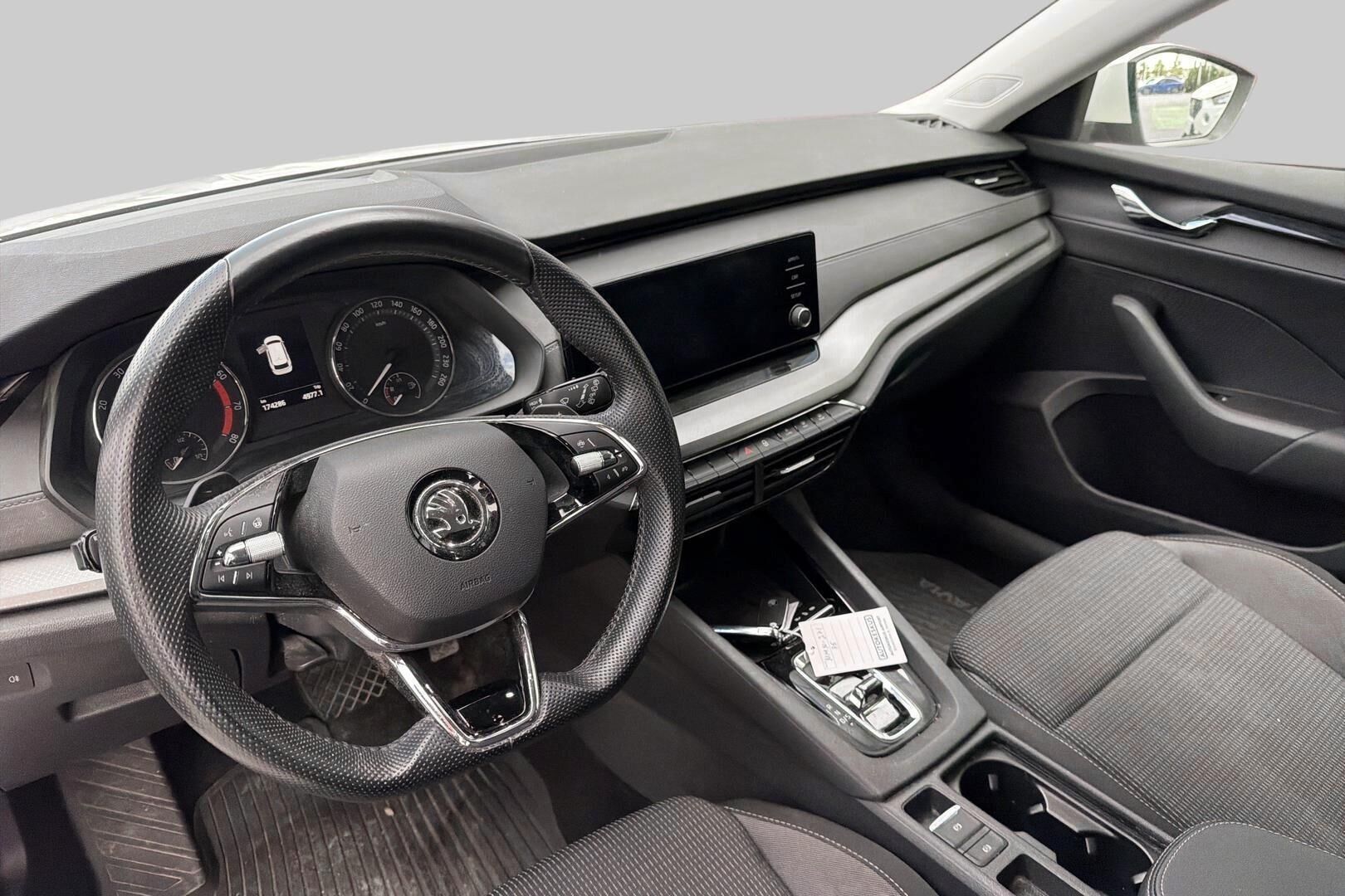 Skoda Octavia iso kuva 2
