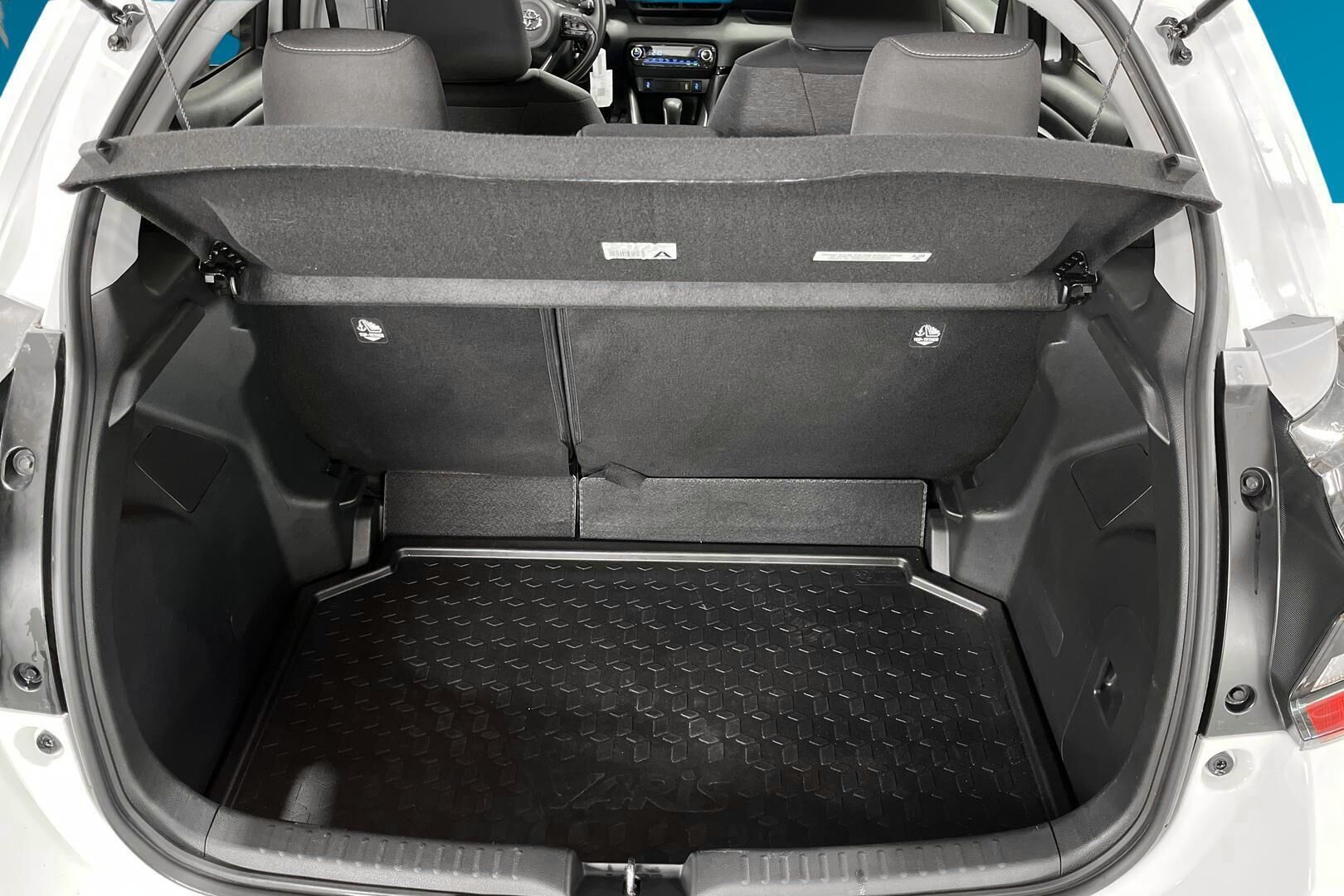 Toyota Yaris iso kuva 11