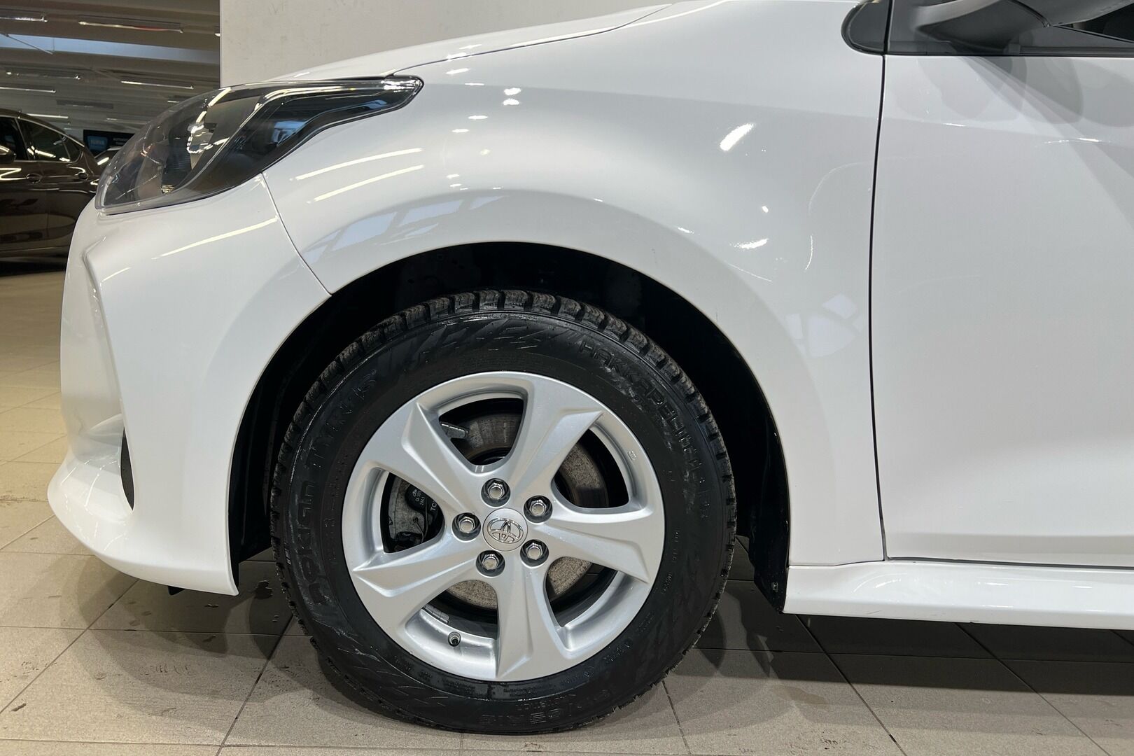 Toyota Yaris iso kuva 11