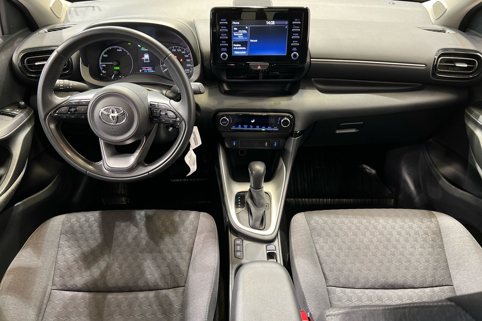 Toyota Yaris iso kuva 13
