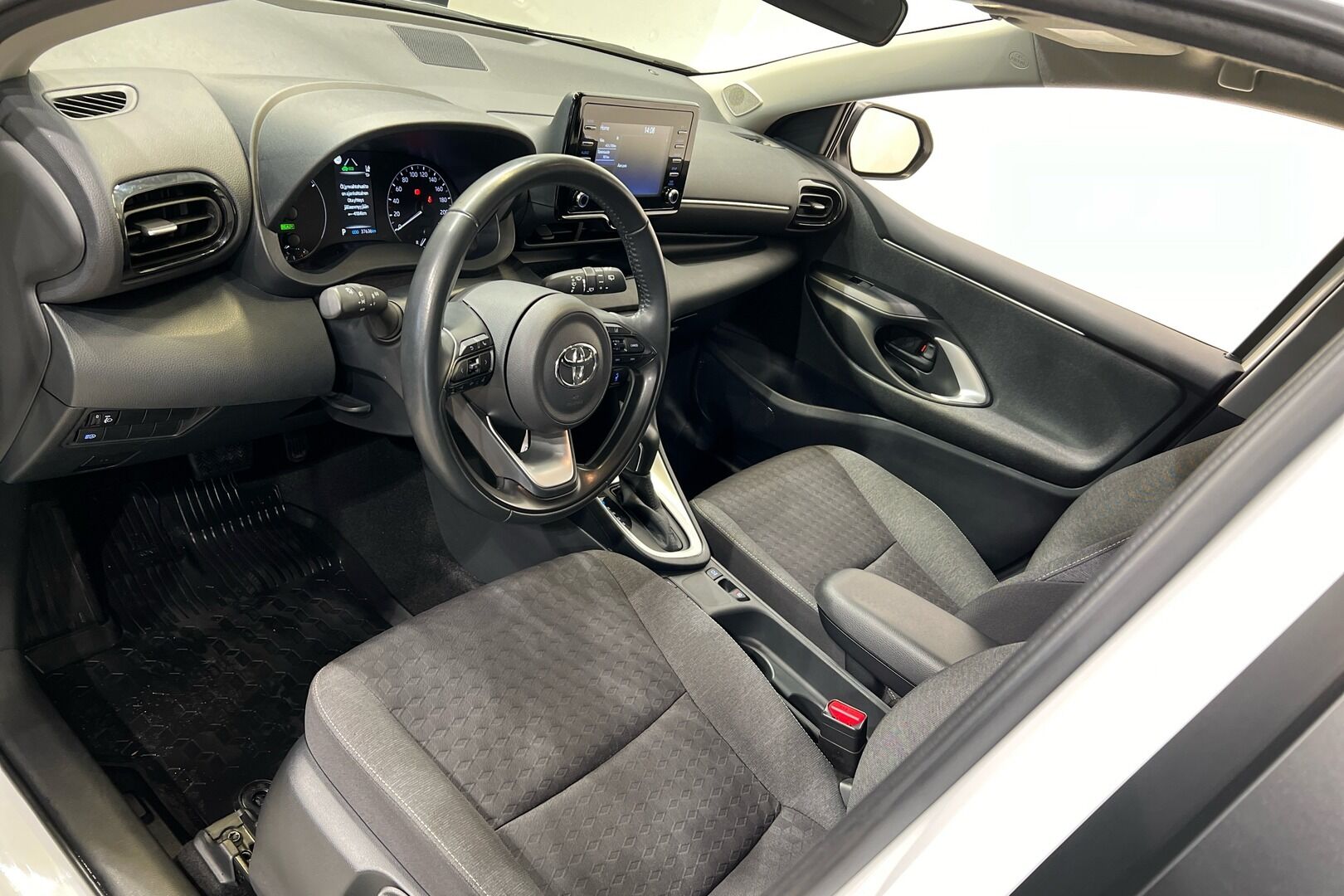 Toyota Yaris iso kuva 4