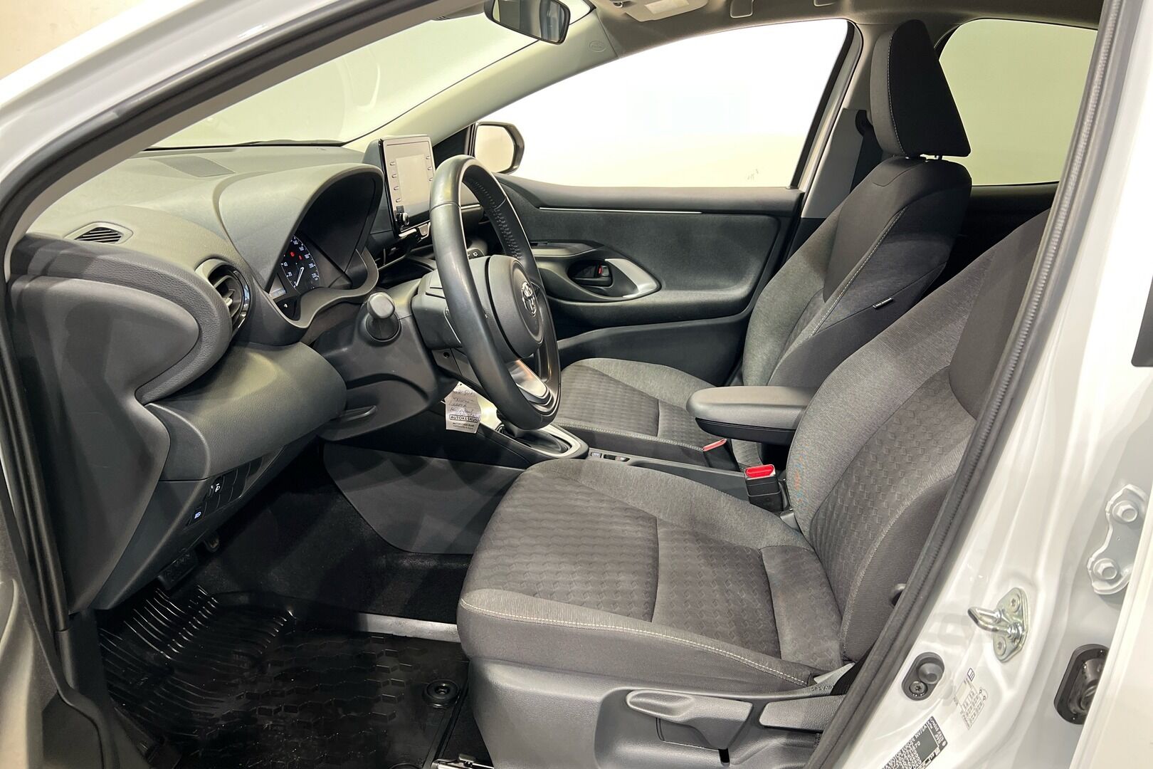 Toyota Yaris iso kuva 5