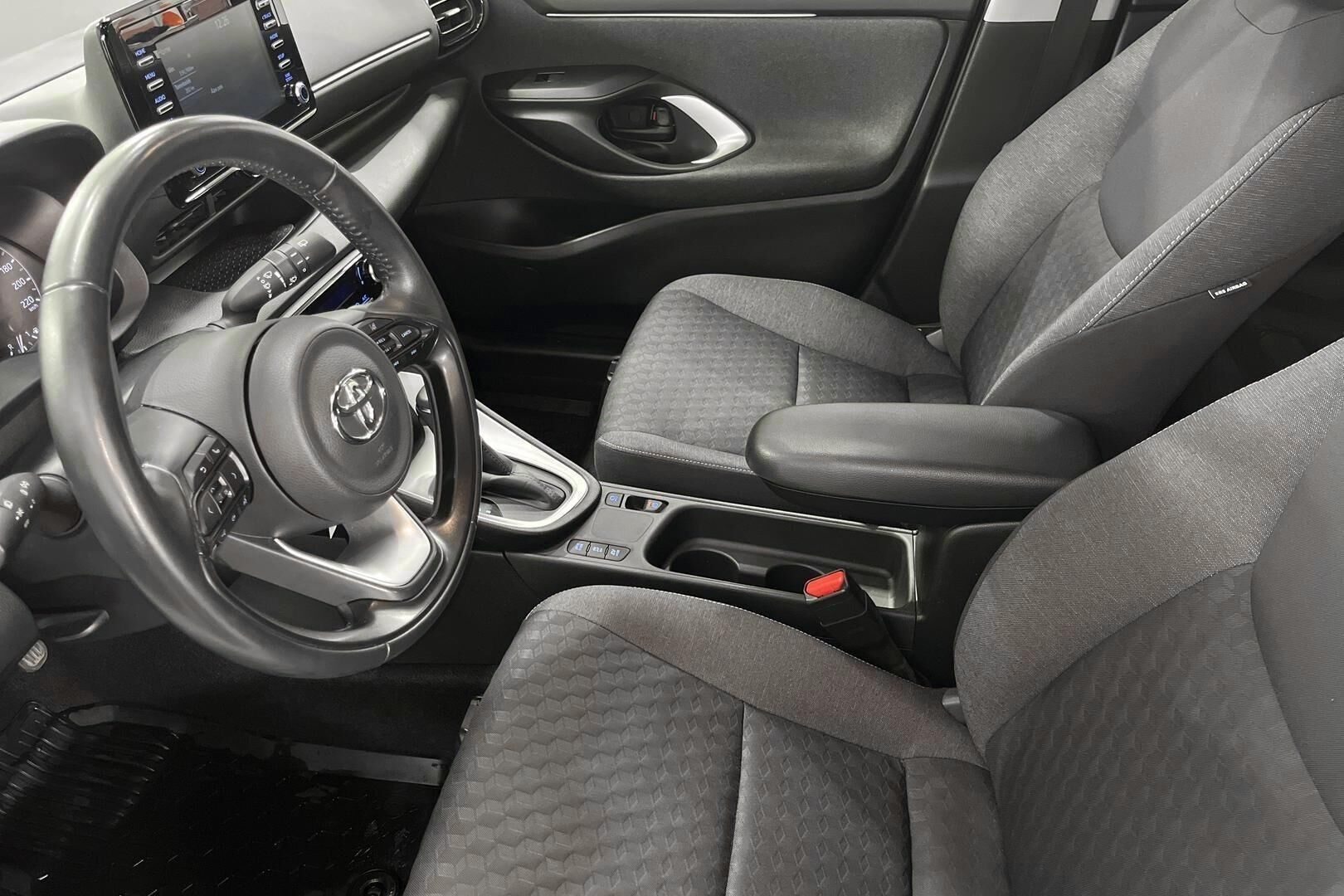 Toyota Yaris iso kuva 8