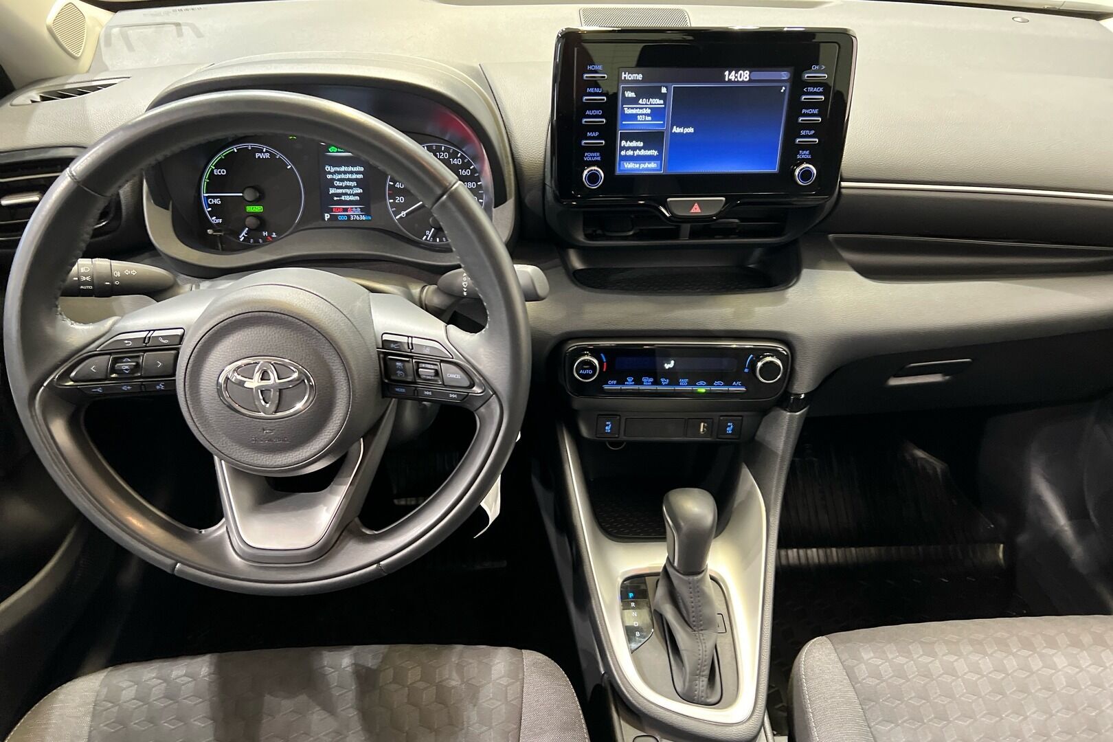 Toyota Yaris iso kuva 9