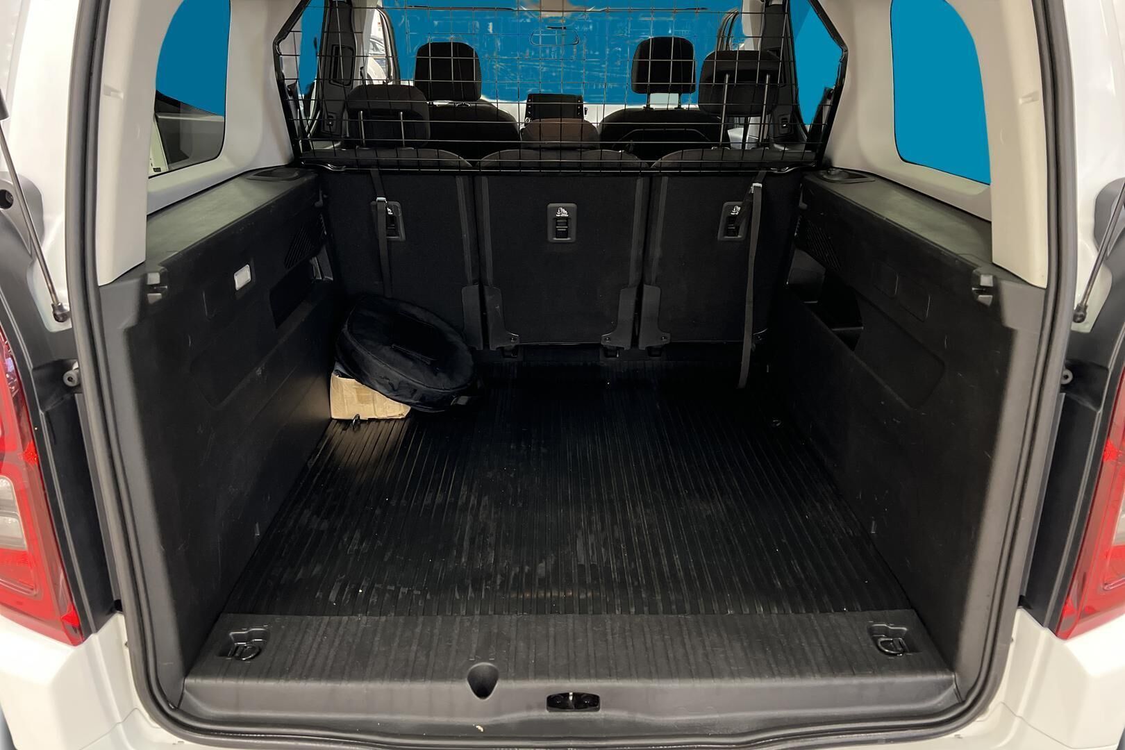 Opel Combo-e iso kuva 11